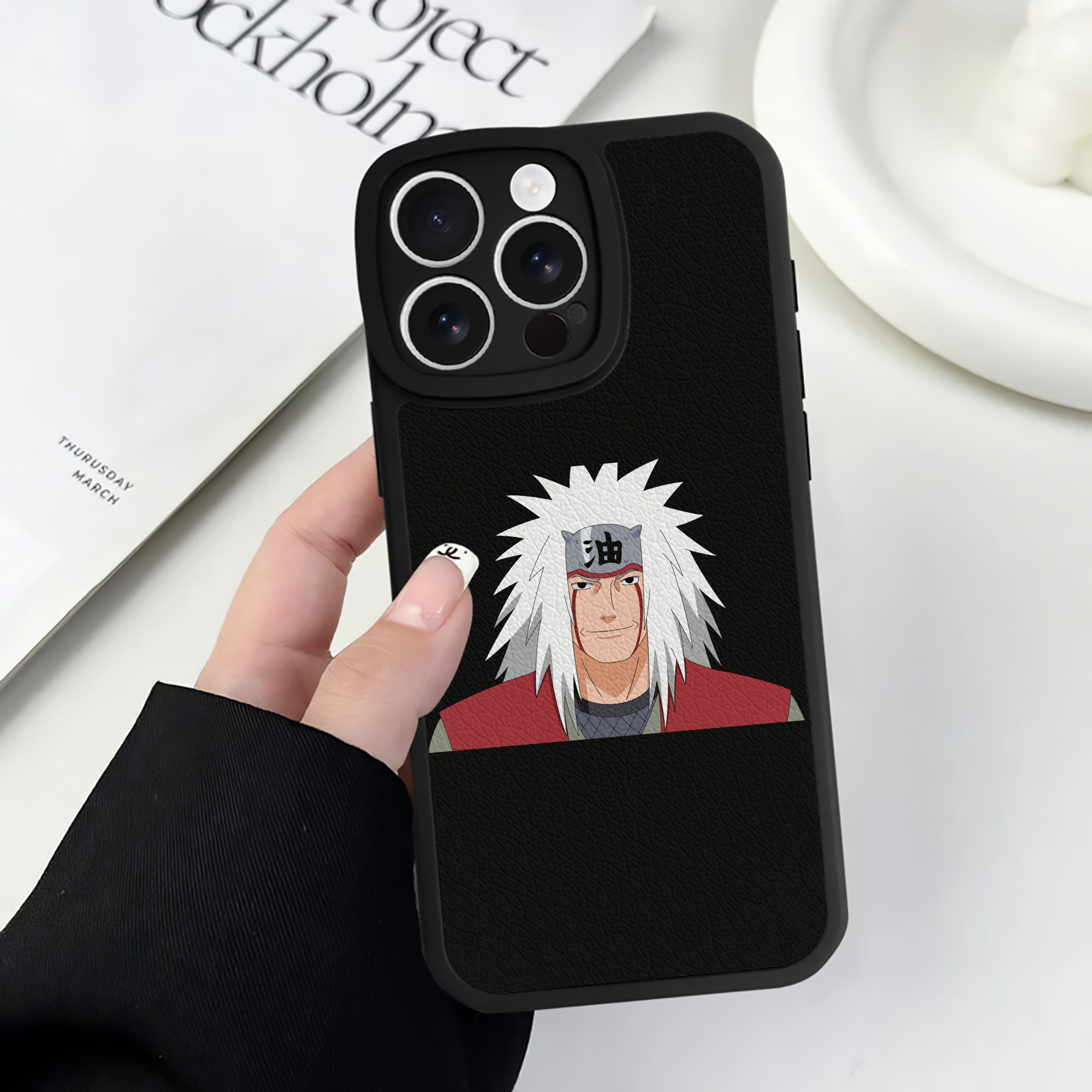 （画像用） NARUTO -ナルト- 自来也（じらいや） Jiraiya 【iPhone 16シリーズ対応】シリコンスマホケース（レザー調） 材質：シリコン